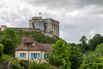Vue par temps nuageux du Château de Guillaume-le-Conquérant à Falaise
