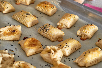 Mini snacks made from puff pastry.