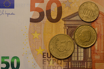 50 EURO Banknote mit Cent Münzen 
