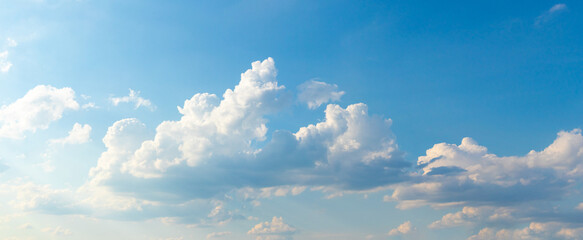 White curly clouds in the blue sky in sunny weather - obrazy, fototapety, plakaty