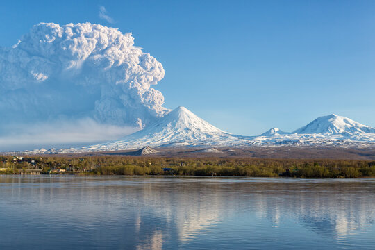 May 28, 2022. Klyuchevskaya group of volcanoes. Eruption of the volcano Bezymianny.