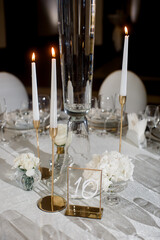 Bouquet of flowers in vase and a plate for the table number