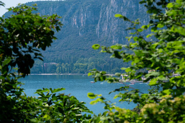 Blick auf Bucht in Garda, Italien.