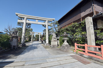西院春日神社　参道の石碑と鳥居　京都市右京区