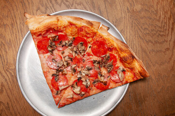 Delicious Pepperoni Mushroom Pizza