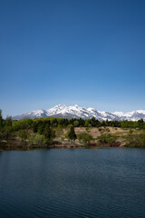妙高山と池
