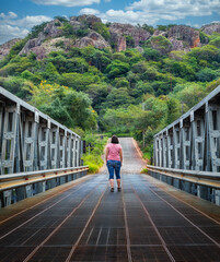 The Metal Bridge of Tobati (Puente de metal de Tobati) is one of the sights of the city in Paraguay. Especially with the impressive panorama of the Cordelliers in the background.