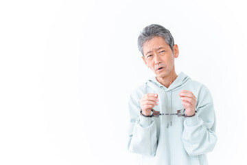 逮捕された高齢の男性