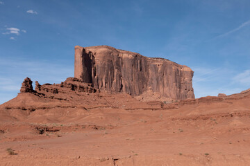 Fototapeta premium scenic view to monument valley with camel butte and blue sky