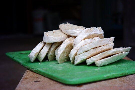 Raw tempeh gembos is made from processed soybeans,