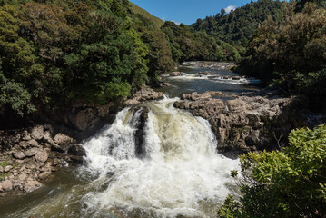Obraz premium Motu Falls on the Moto River in the Whinray Reserve, Gisborne region, New Zealand.