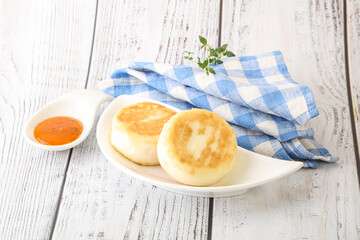 Baked cheesecakes with fruit jam