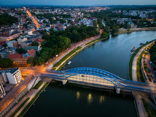 Most Piłsudskiego w Krakowie. Widok na miasto nocą z góry © Rafal Kot