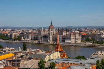 Naklejka premium a cityscape photo for budapest during sunny day