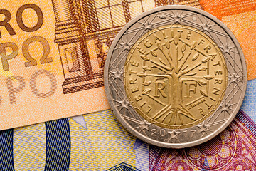 2 EURO Nahaufnahme auf Euro Banknoten	