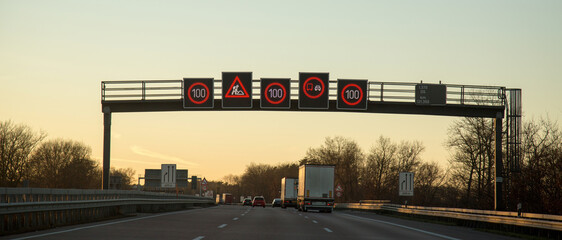 light board speed limiters on the autobahn - obrazy, fototapety, plakaty