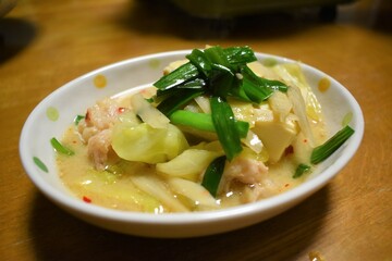 もつ鍋、ニラ、九州、麺、唐辛子、キャベツ、豆腐、