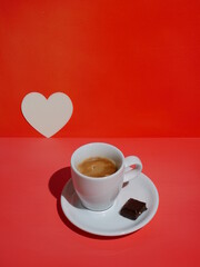 Tasse de café, chocolat et cœur. Concept fête des pères, grands-parents ou amour du café