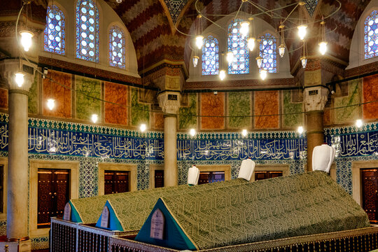 The türbe (mausoleum) of Suleiman the Magnificent in Süleymaniye Mosque at Fatih, Istanbul.