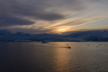 Fototapeta premium Beautiful Antarctiс seascape
