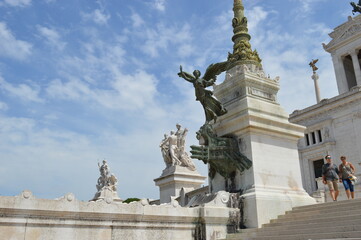Fototapeta na wymiar Statues in Italy