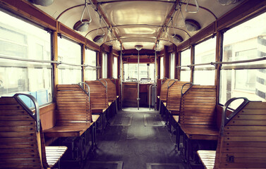 wnętrze starego tramwaju