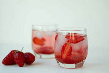 Fototapeta na wymiar glass of strawberry juice