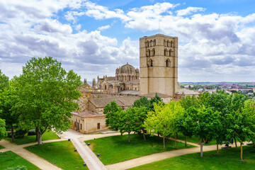 Fototapeta na wymiar Medieval cathedral with its particular architecture of ancient times, Zamora Spain.