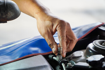 Car air conditioning service, fill car air conditioner