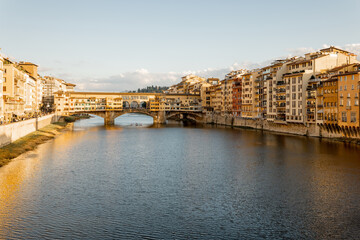 Naklejka premium Sunset view on famous Old bridge called Ponte Vecchio on Arno river in Florence, Italy. Concept of traveling Italy, visiting italian landmarks