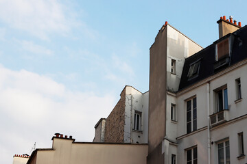 Fototapeta na wymiar Classic house in Paris