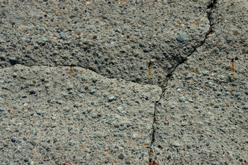 ヒビが入ったコンクリート