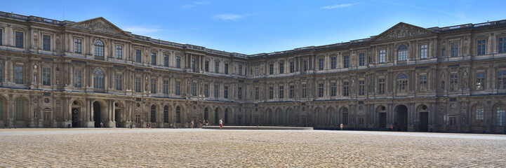 Obraz premium Cours carre in the Louvre museum (Paris, France) 