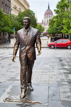 Statue of the former U.S. President Ronald Reagan in Budapest