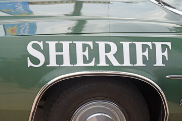 Le mot Sheriff sur une voiture de la police américaine.