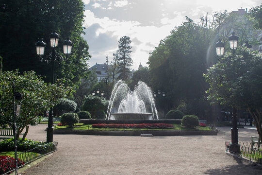Parques con fuentes en primavera de Vigo, Galicia.