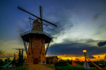 Moinho de vento em Holambra, cidade pr&oacute;xima a Campinas - SP, Brazil