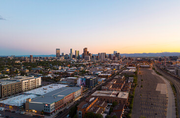 Aerial View of Denver, Colorado at Sunset - obrazy, fototapety, plakaty