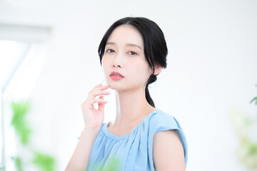 And for the main visual! Beautiful woman looking at the camera, with front blur.