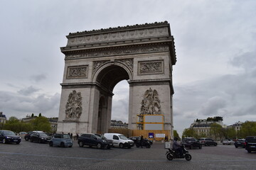 Fototapeta na wymiar Arc de triomphe parisien, voyage a Paris