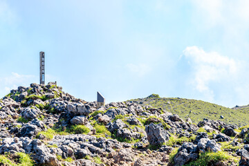 初夏の高岳山頂　熊本県阿蘇市　The summit of Mt. Takadake in early summer....