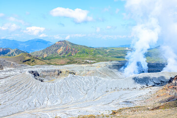登山道から見た初夏の阿蘇山　熊本県阿蘇市　Mt. Aso in early summer seen from the mountain trail. Kumamoto-ken Aso city.