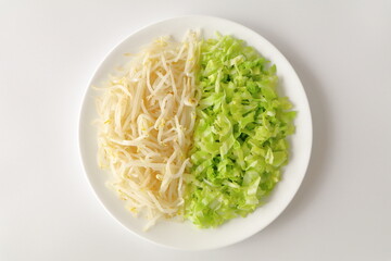 食物繊維たっぷりヘルシーもやしとキャベツのサラダ