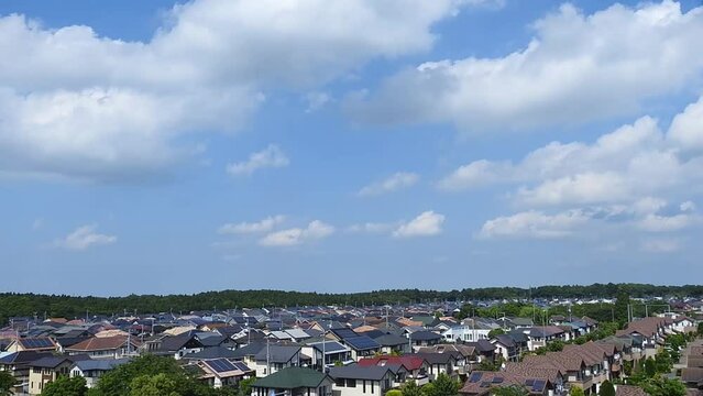 晴れた日のわが町をタイムラプスで記録しました。甍の波がきれいです。