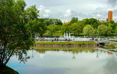 Fototapeta premium Musical fountain. Pedestrian bridge. Tsaritsyno park. Russia May 2022