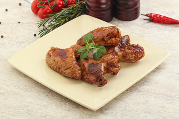 Roasted chicken wings with spicy sauce