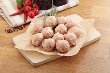 Raw chicken meatballs for cooking