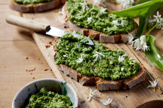 Fresh green pesto with bread