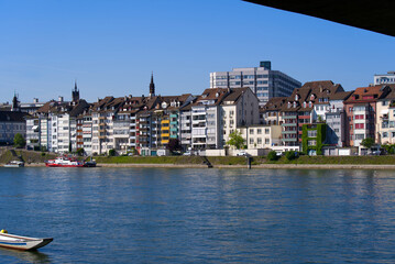 Obraz premium Colorful facades of historic houses at border of Rhine River on a sunny spring day. Photo taken May 11th, 2022, Basel, Switzerland.