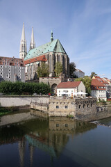 Lausitzer Neisse und Pfarrkirche St. Peter und Paul in Görlitz